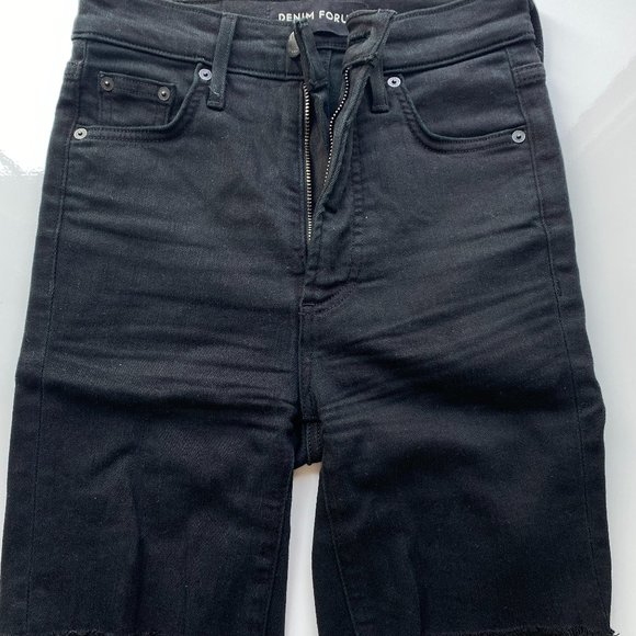 Aritzia Denim Forum Black Jean Shorts Size 24 - Picture 1 of 3